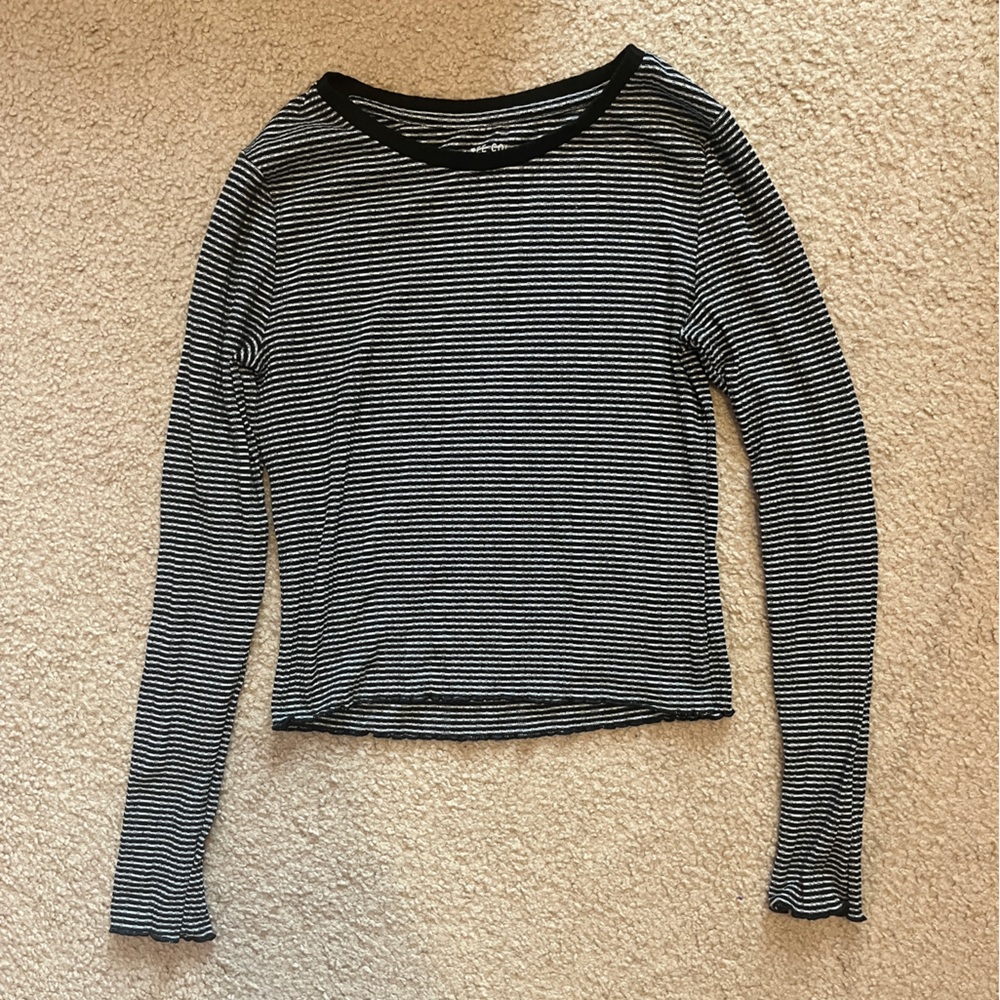 Aeropostale Women’s Long Sleeve Tee size L, black/white striped